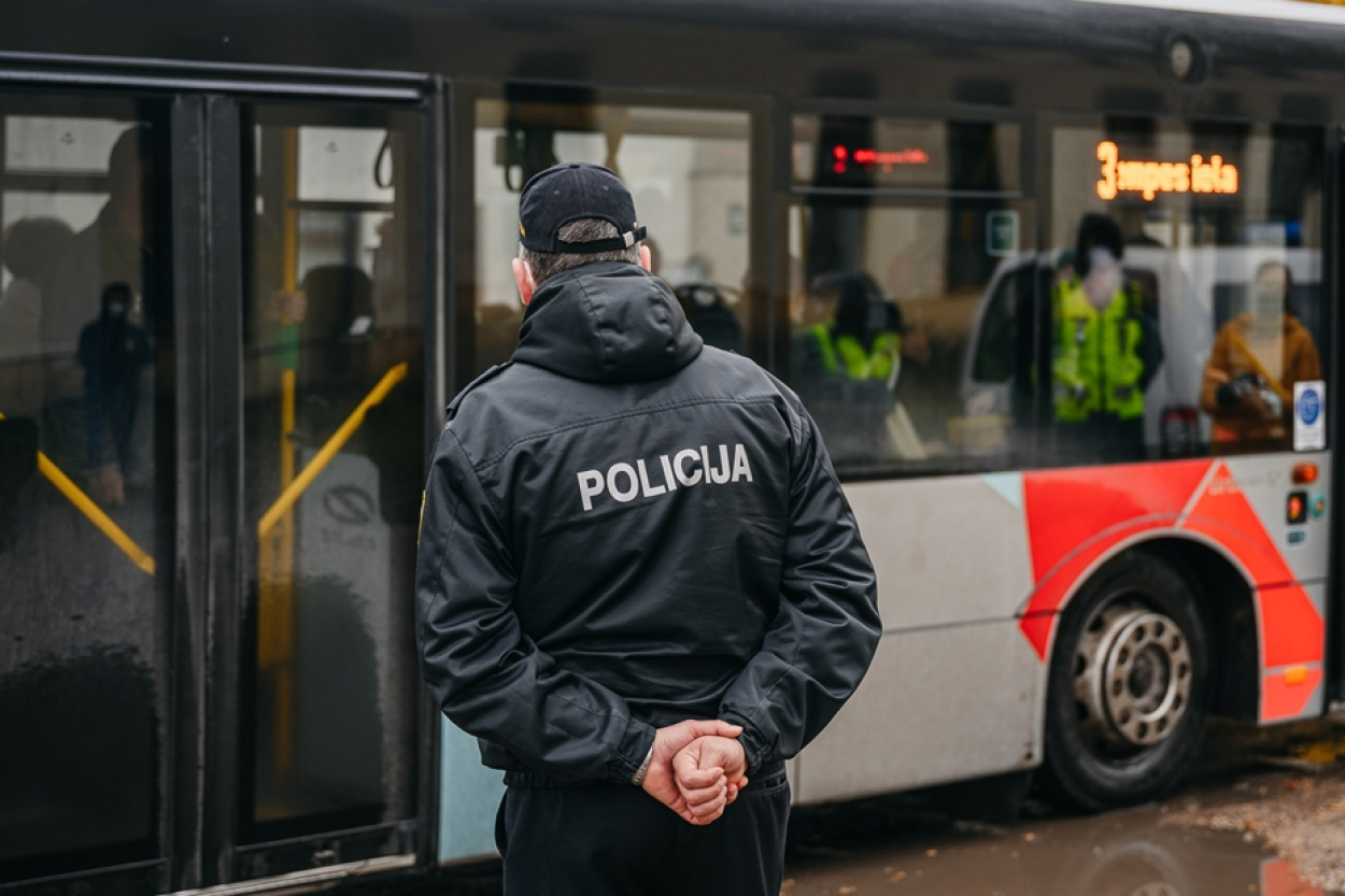 Kurzemē atdzīvojusies nelegālā alkohola tirdzniecība - policija skatās (+VIDEO)