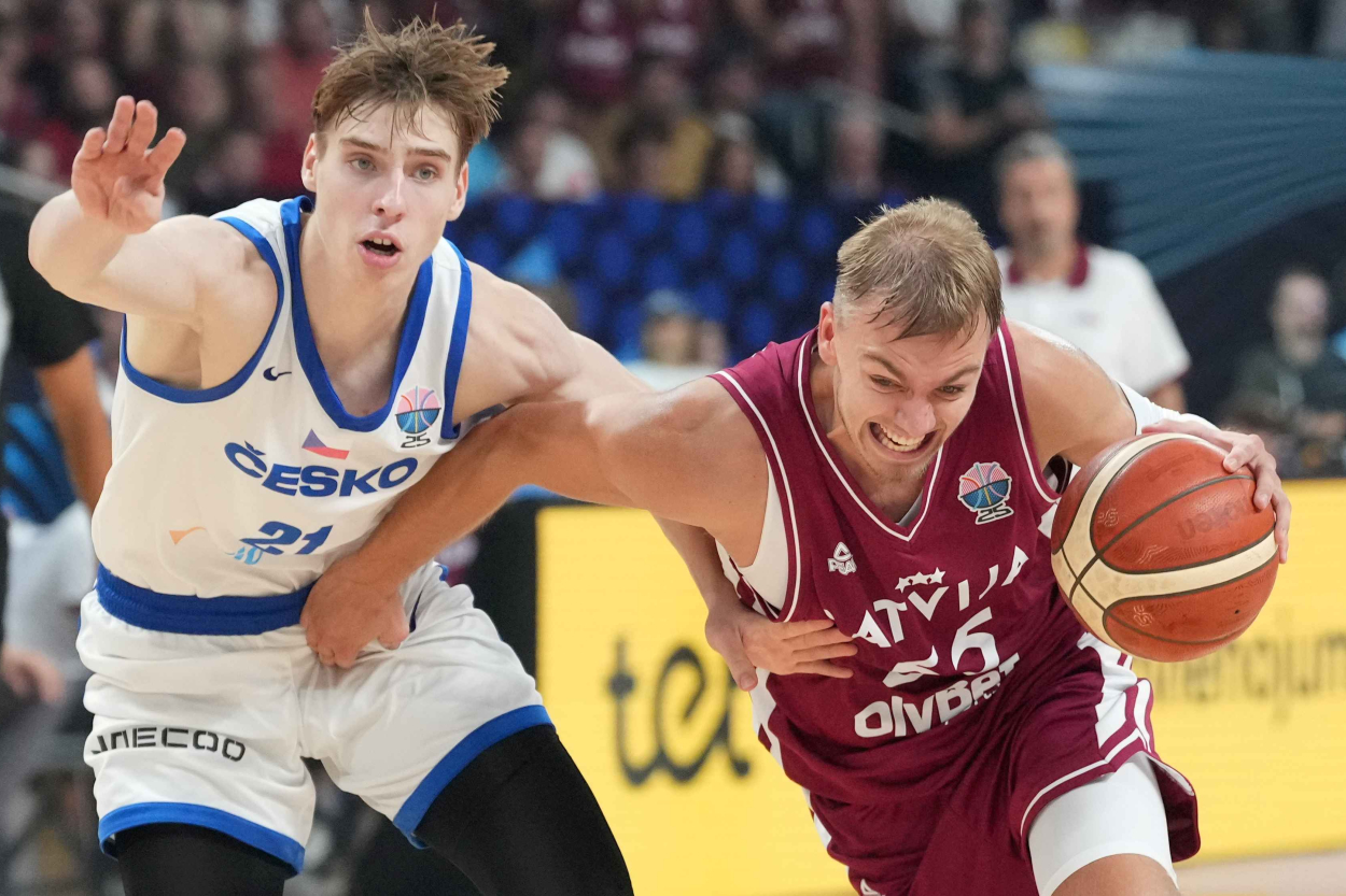 Latvijas basketbolisti EČ grupu turnīru Rīgā beidz ar uzvaru pār Čehiju