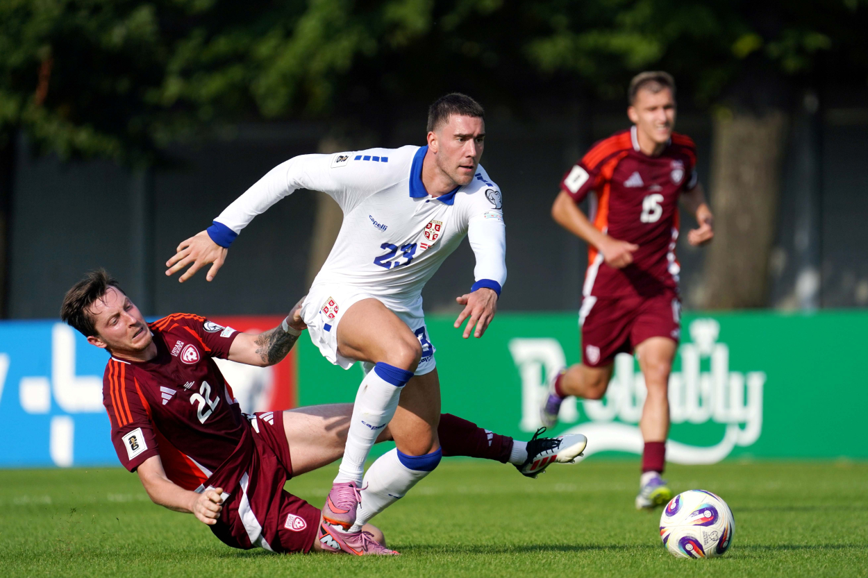 Latvijas futbolisti Pasaules kausa kvalifikācijas turnīra Rīgā zaudē Serbijai