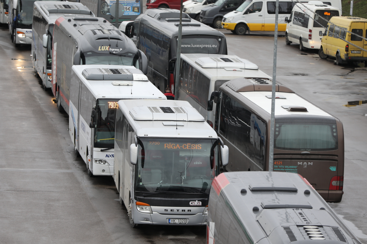 Pasažieru pārvadātāji protesta dienā atcēluši 53 reisus