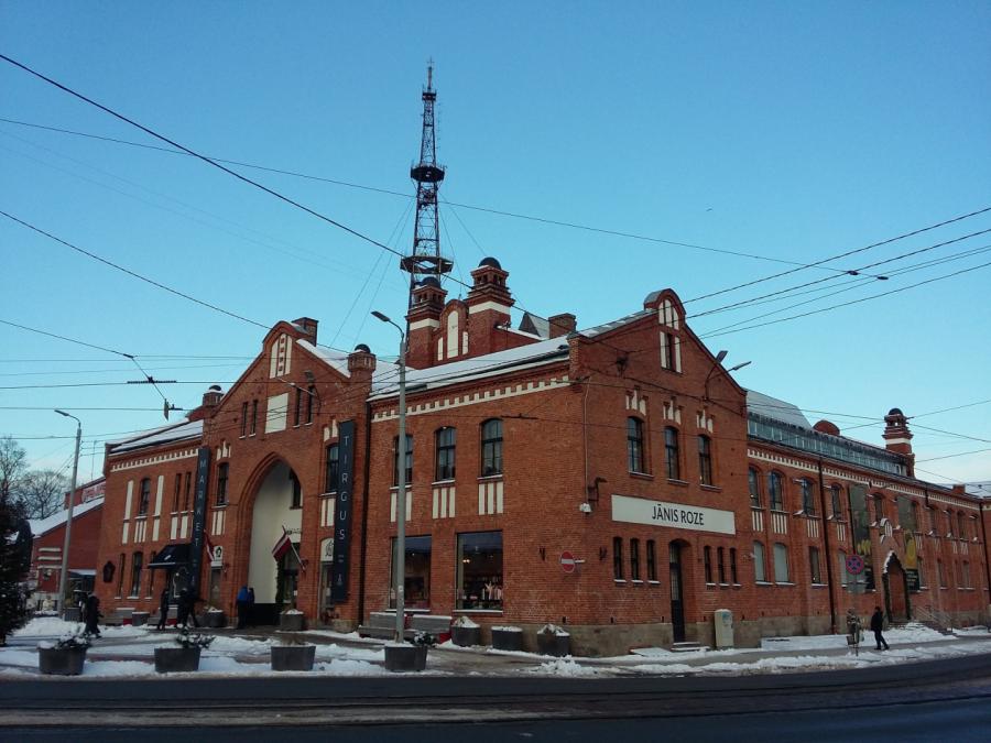 Āgenskalna tirgus un vertikāle - pirmais televīzijas tornis Latvijā.